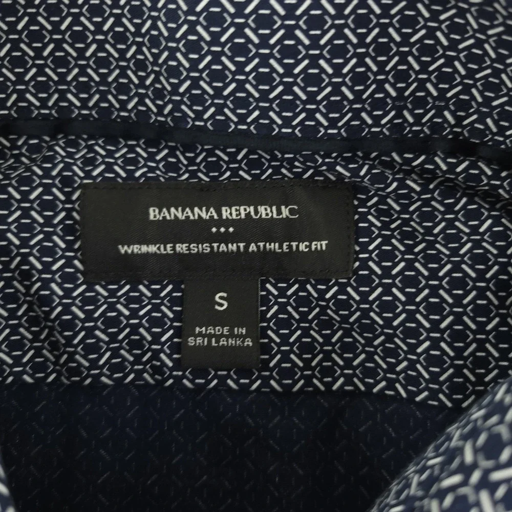 Banana Republic Dress Shirt Mens Small Geometric Athletic Fit Wrinkle Resistant
